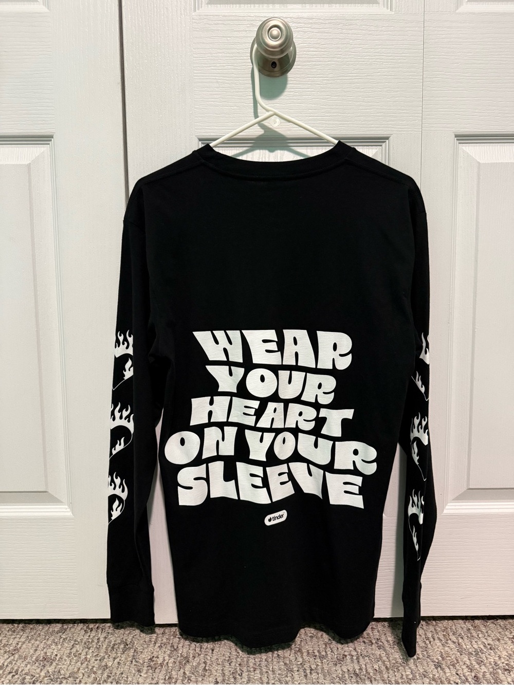 Tinder Black Long Sleeve Graphic Tee – Size M (NWT Condition)